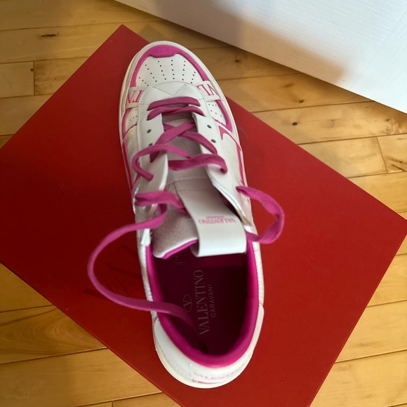 A.U.T.H.E.N.T.I.C Valentino - Picture 5 of 6
